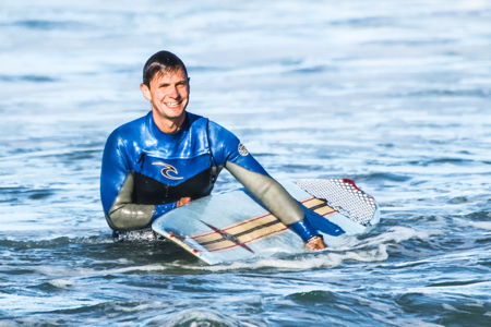 Björn Eller is surfing